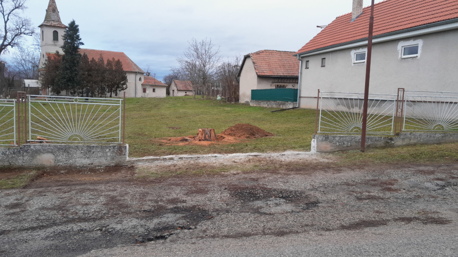 Vybudovanie vchodu a jednoduchej brány na cintorín v Obsolovciach. 