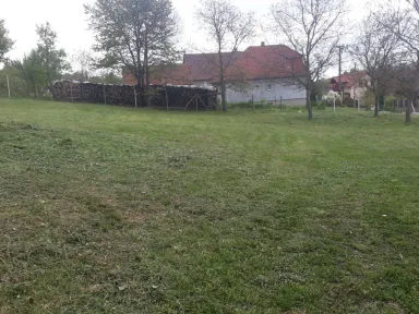 Pohľad na pokosený pozemok. Práce boli dokončené.